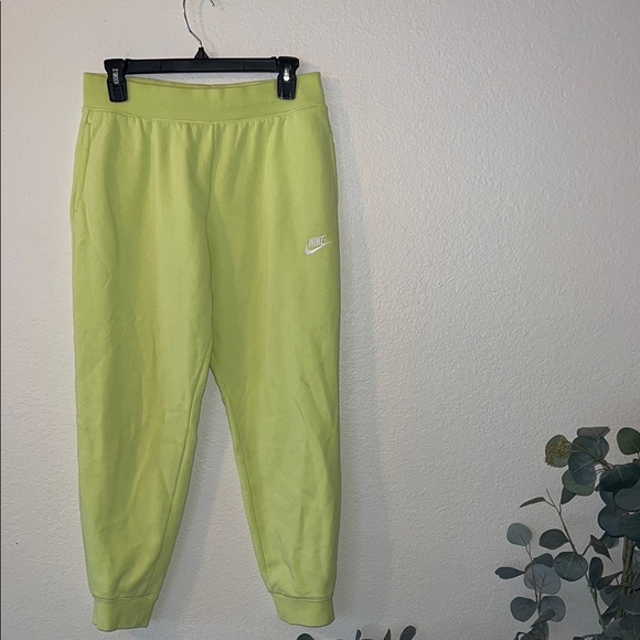 Nike jogger sweatpants - Picture 1 of 3